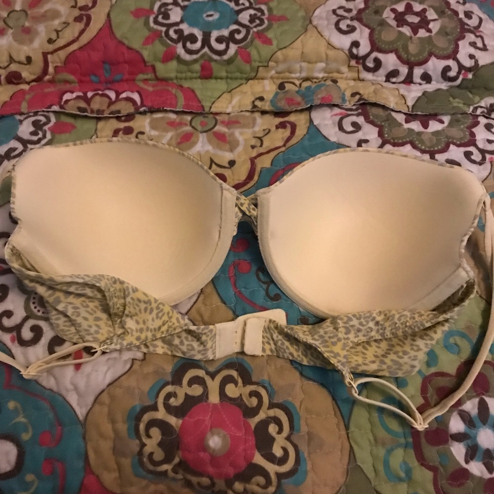 2 Victorias Secret bras. 34D - Picture 6 of 7